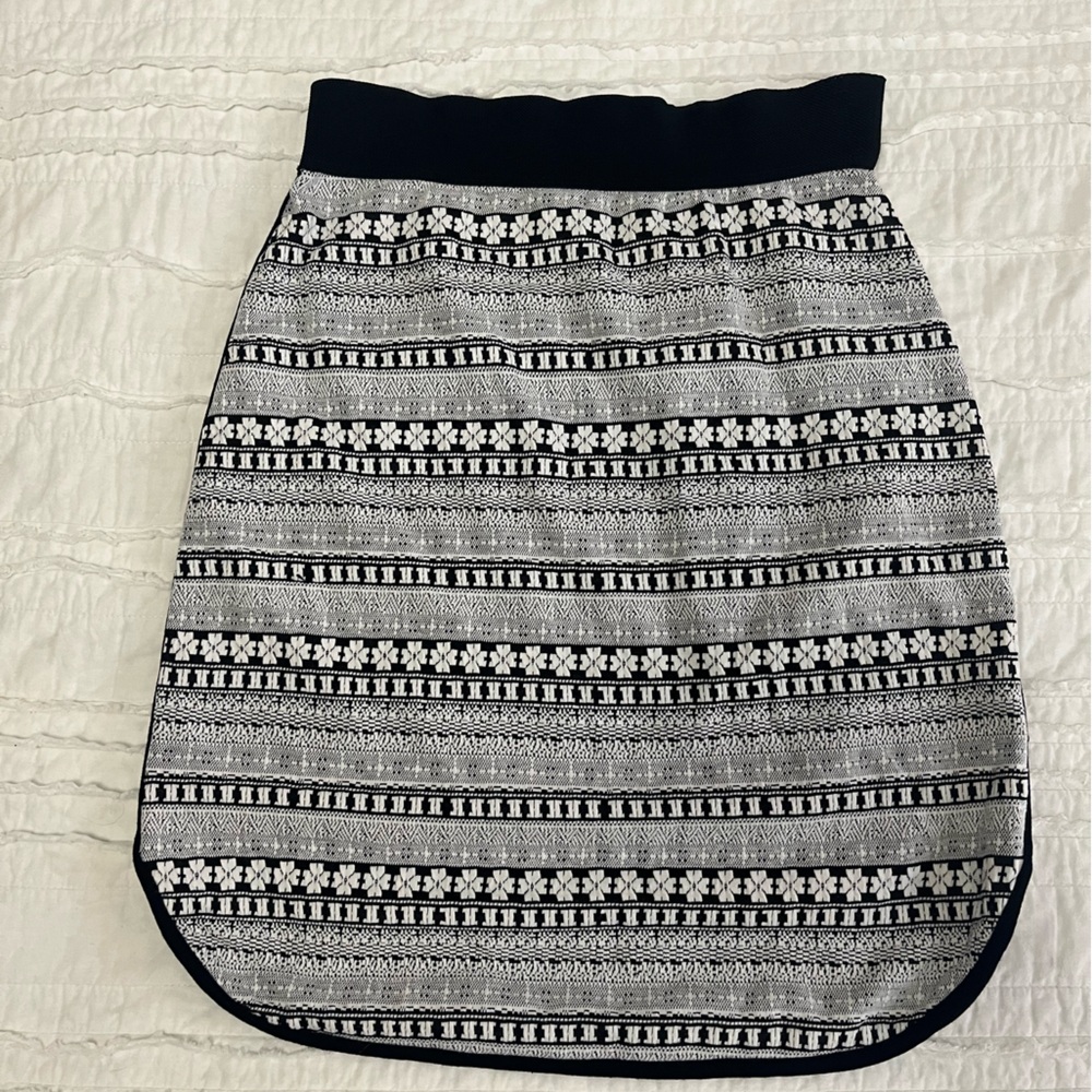 Black and White Patterned sweater Skirt